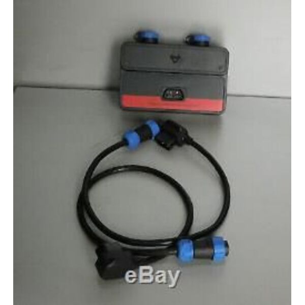 Dvigubo įkrovimo adapteris leidžiantis krauti 2 paspirtukus vienu metu